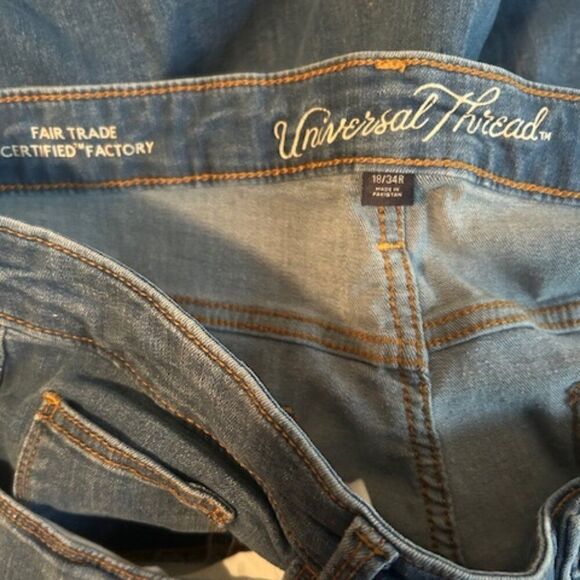 Universal Thread distressed 5 pocket high rise skinny jeans, size 18W - Picture 3 of 6